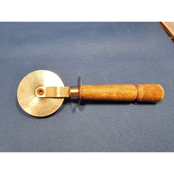 Vintage Bonny Stainless Steel 2-1/4" Pizza Cutter/Wheel w/Wood Handle - 7" long - Picture 5 of 8